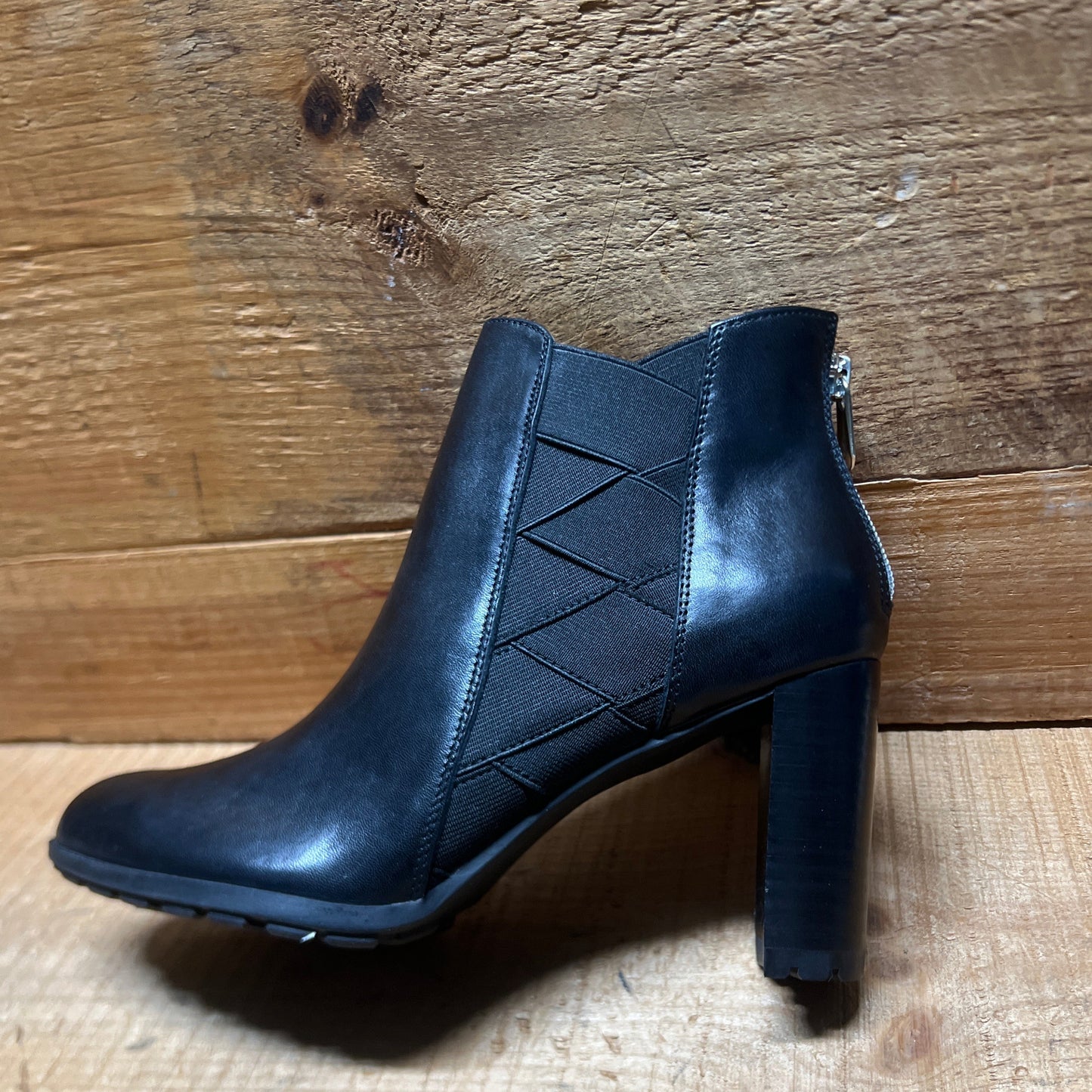 ADRIENNE VITTADINI Women's •Trinie• Black Leather Ankle Bootie 6M