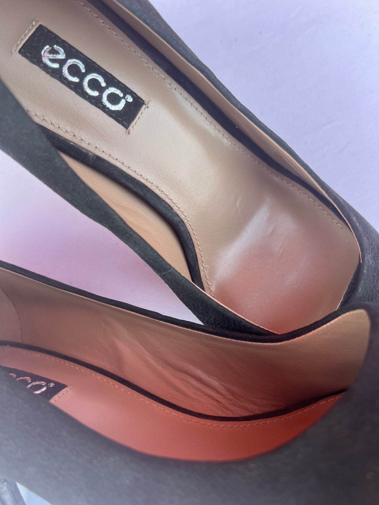 Woman’s Ecco Peep-toe Pump 39M Black Suede Leather