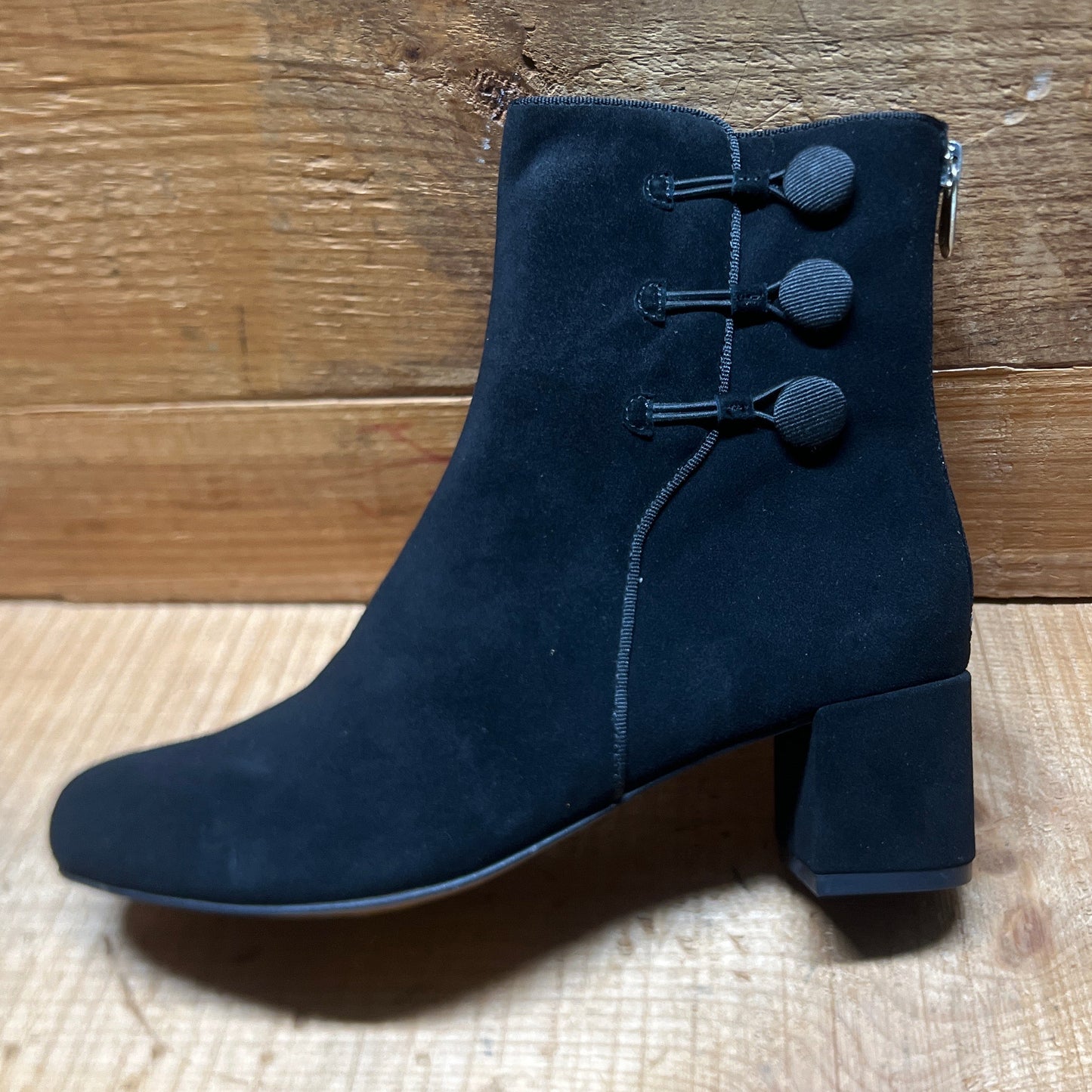 ADRIENNE VITTADINI Women's •Laretta• Black Suede Leather Ankle Bootie 6M