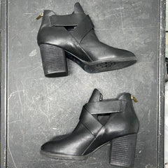Woman’s Isola Larkin Boot 9.5M Black Leather