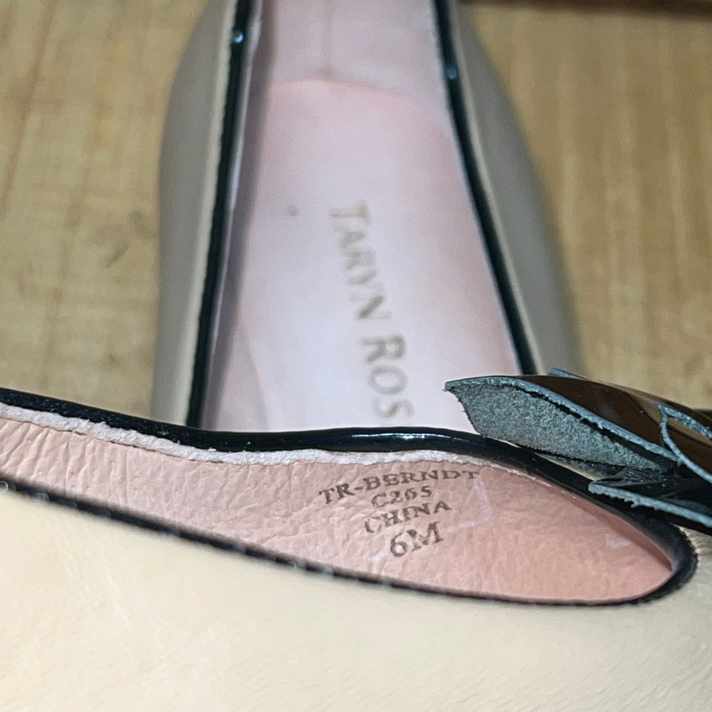 Taryn Rose • Berndt •Slip on Leather Flat 6M Nutmeg/Black Patent