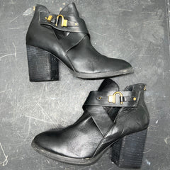 Woman’s Isola Larkin boot 10M black leather