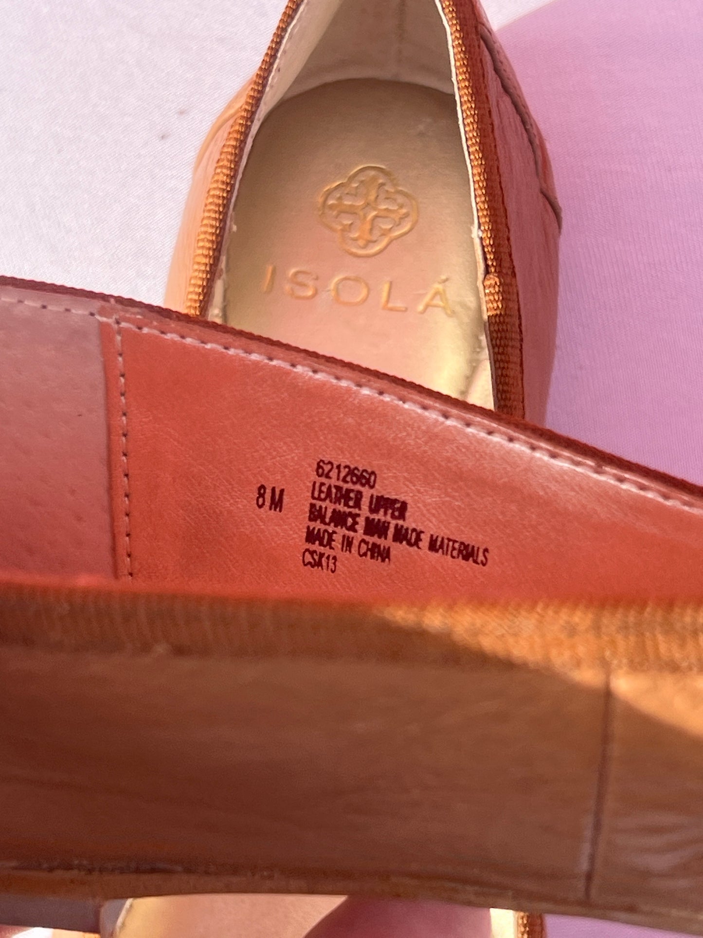 Woman’s Isola •Bricen• Signature Flat 8M Tan Leather