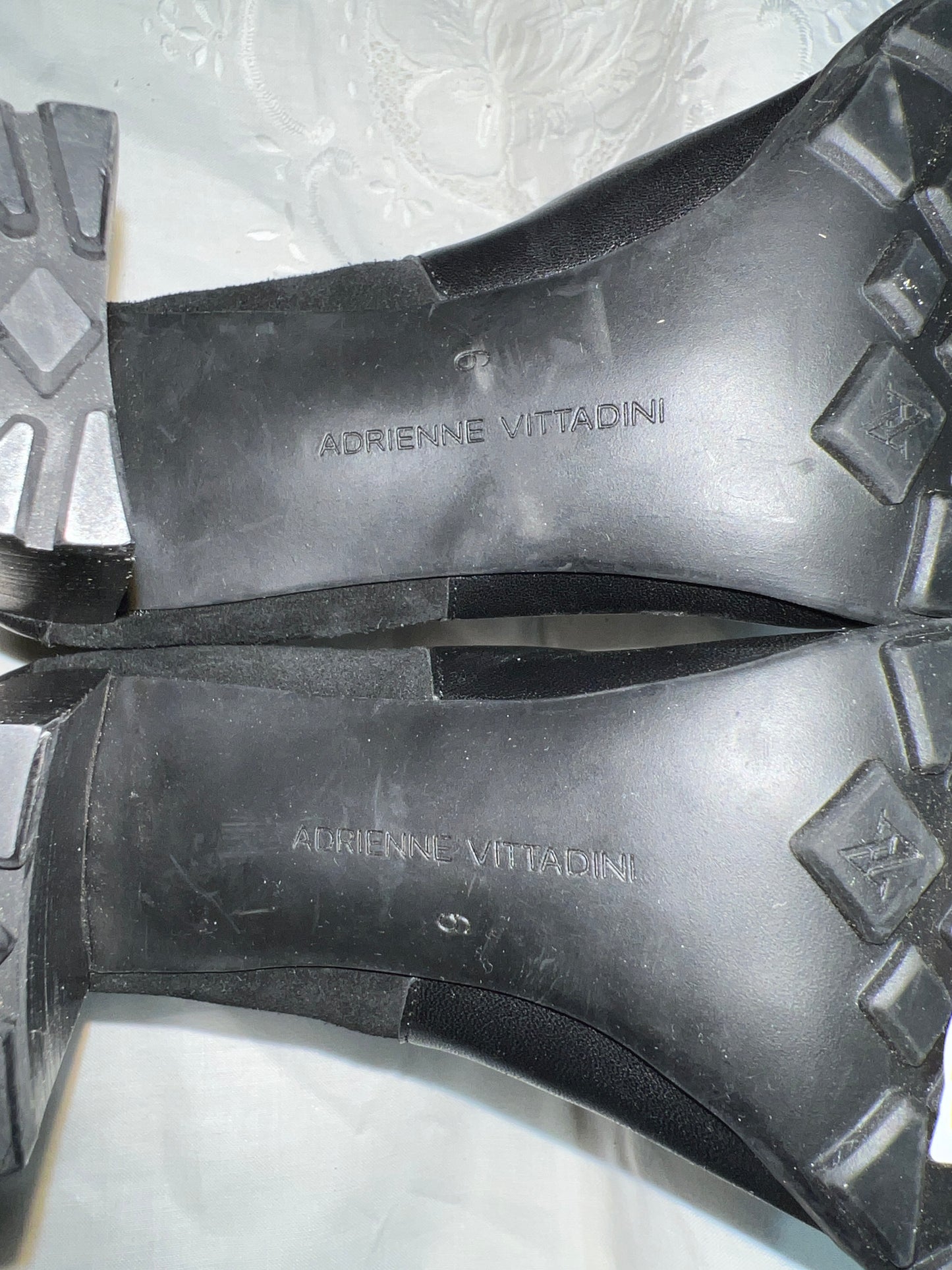 ADRIENNE VITTADINI Women's Trixie Heeled Ankle Bootie 6M Black Leather