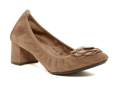 SOFFT Women's •Vantrice• Floral Embelished Pump