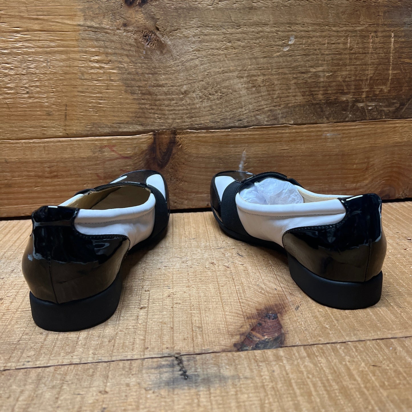 Women’s Taryn Rose - Traveler •Taurus •Elastic-gore Leather Slip on 6M  White Napa/Black Patent