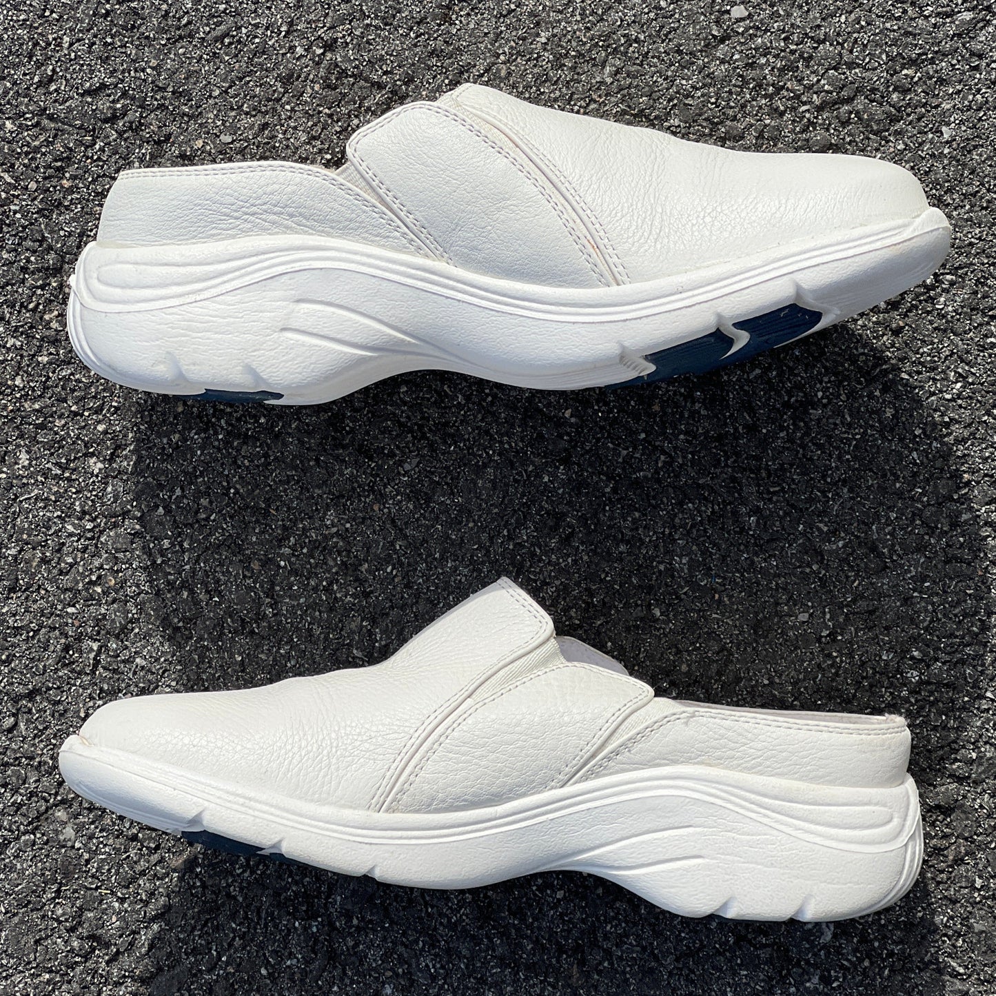 Women’s Nurse Mates •Feather• Open-back Clog  5.5M White Leather