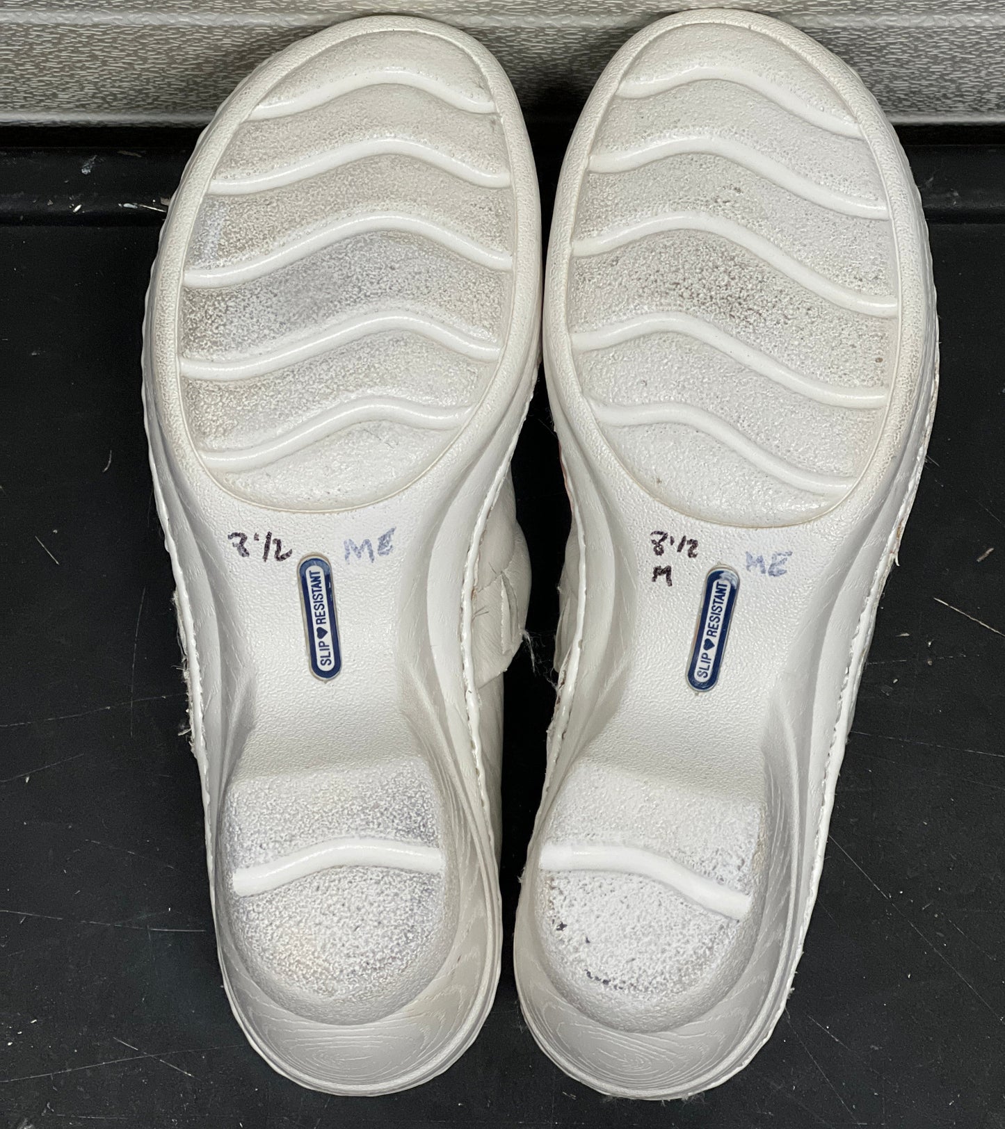 Women’s Nurse Mates Halle  Pillow Top Clog  8.5M White Leather