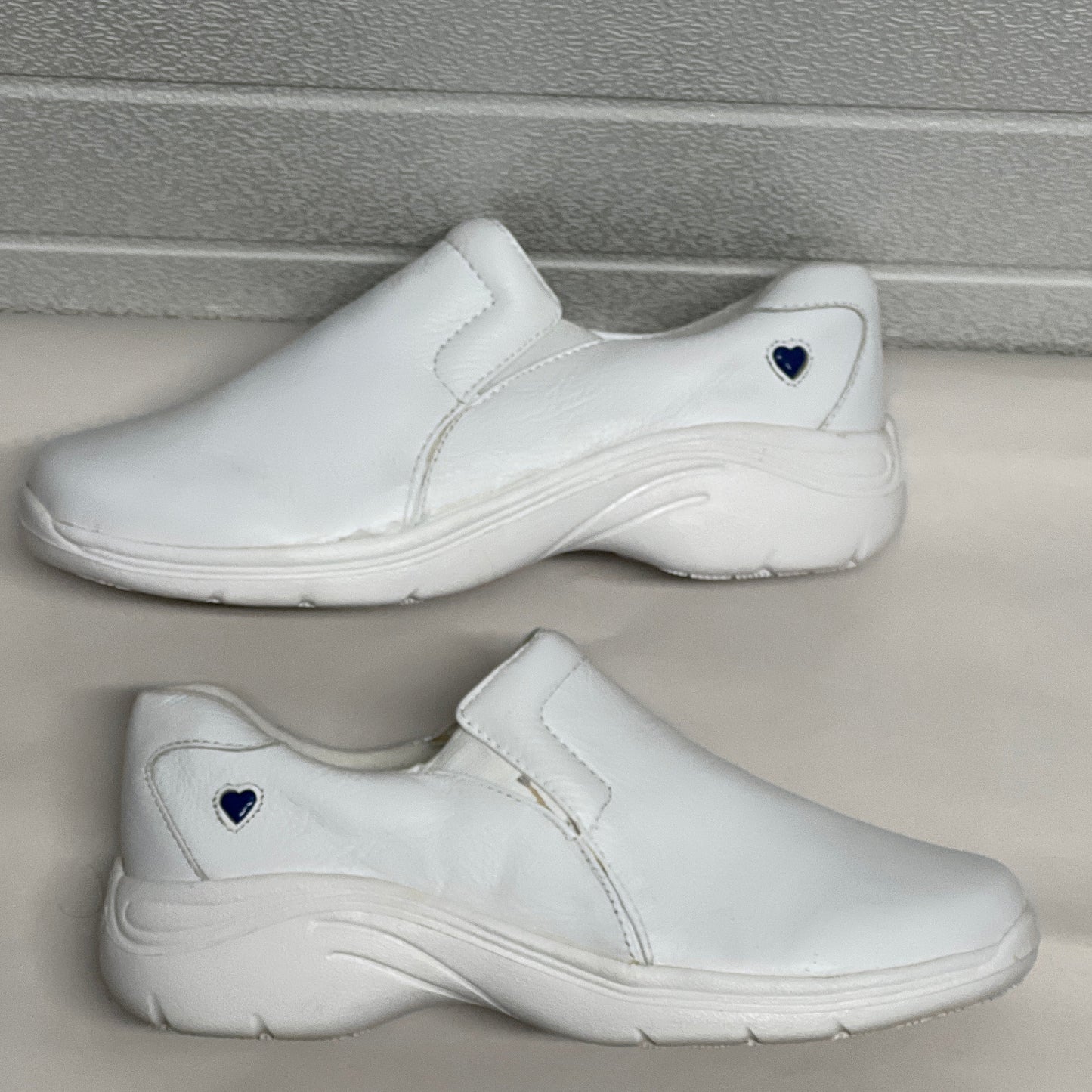 Women’s Nurse Mates Dove Twin-gore Slipon 7.5W White Leather