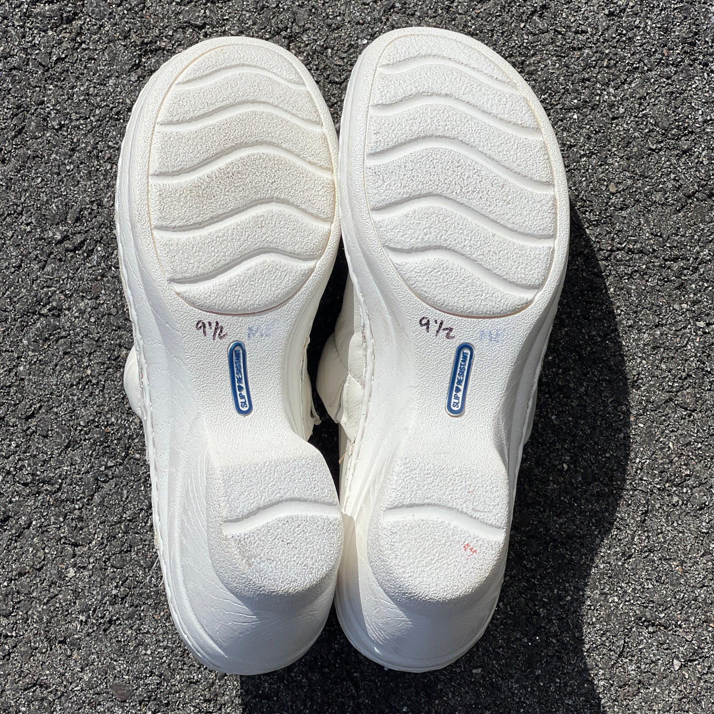 Women’s Nurse Mates Halle  Pillow Top Clog  9.5M White Leather