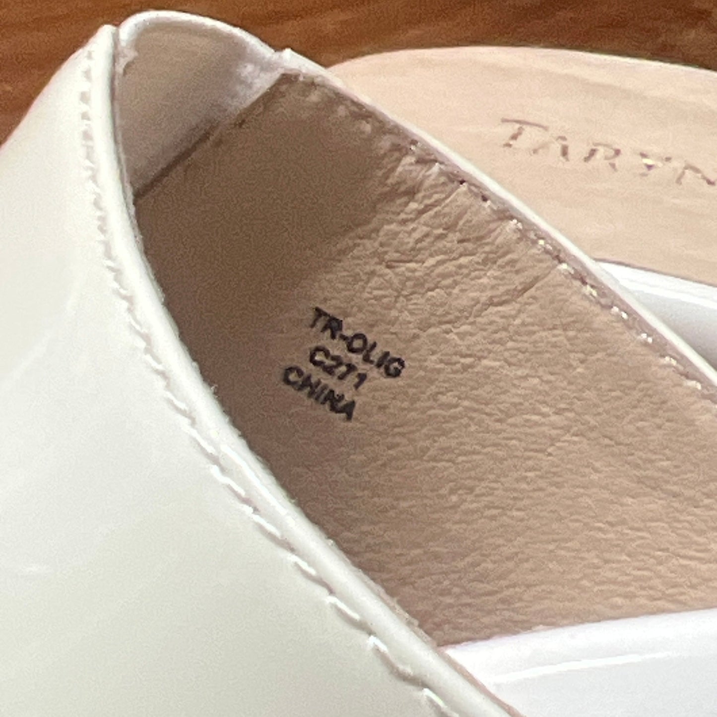 Taryn Rose • Olig • Patent Leather Slide 6M  Winter White/White Leather