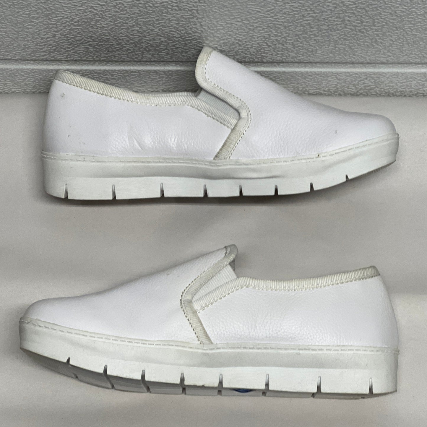 Women’s Nurse Mates Adela Twin-gore Slipon 6M White Leather