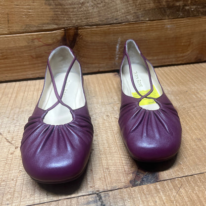 Women’s Taryn Rose •Bryan •Slip on Flat 6M  Port Wine  Leather