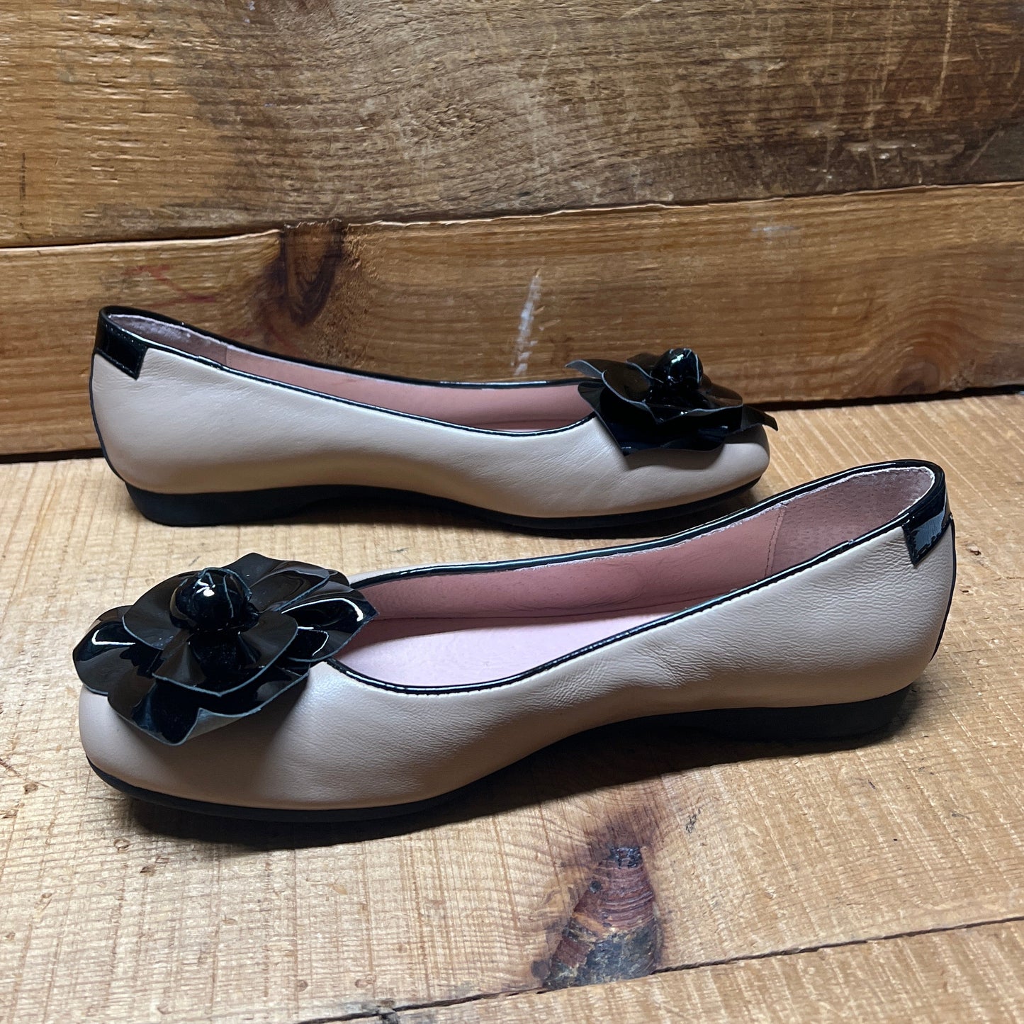 Taryn Rose • Berndt •Slip on  Leather Flat 6M  Nutmeg/Black Patent