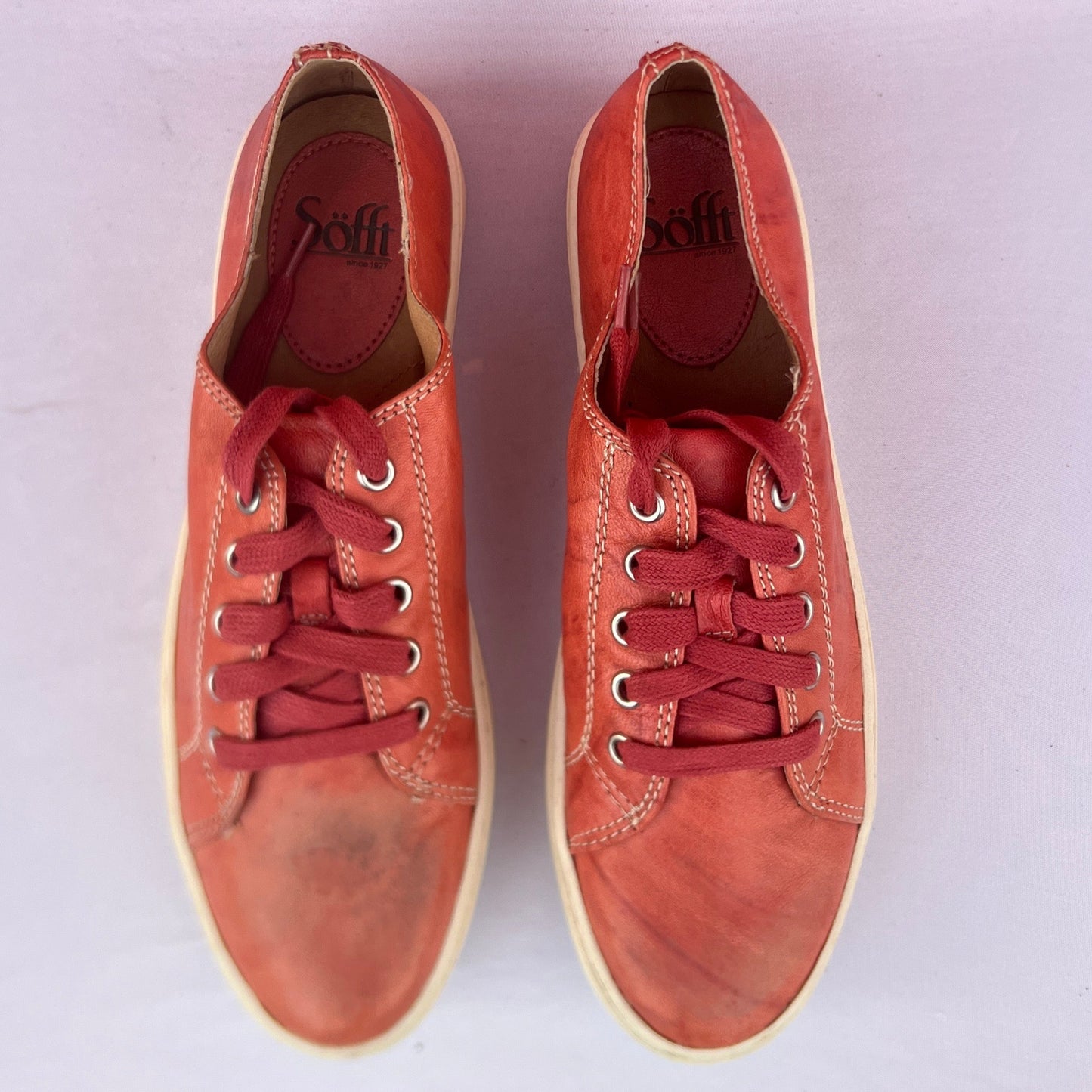 Woman’s Sofft s •Baltazar• Classic Lace-up Sneaker 8.5M Red Distressed Leather