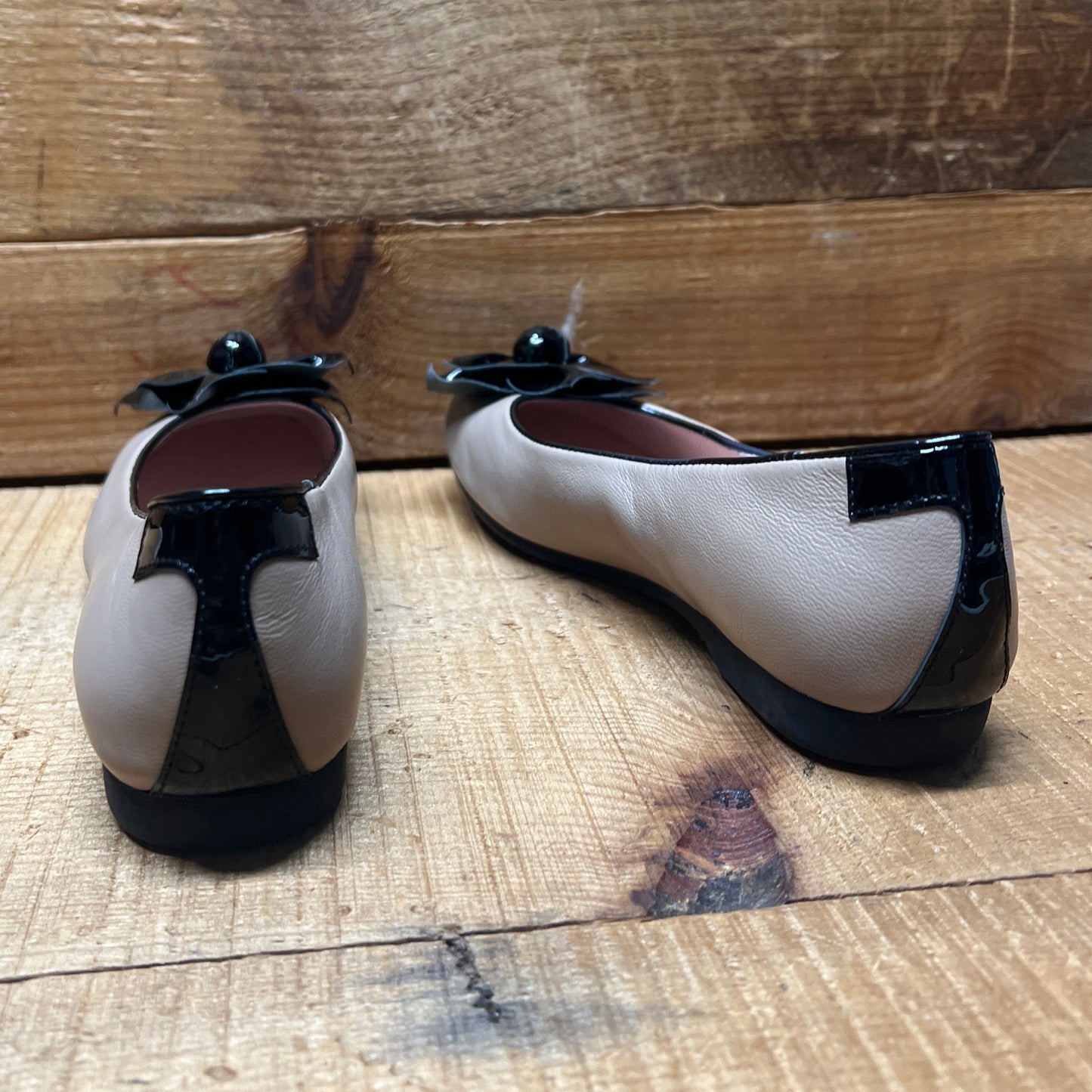 Taryn Rose • Berndt •Slip on  Leather Flat 6M  Nutmeg/Black Patent