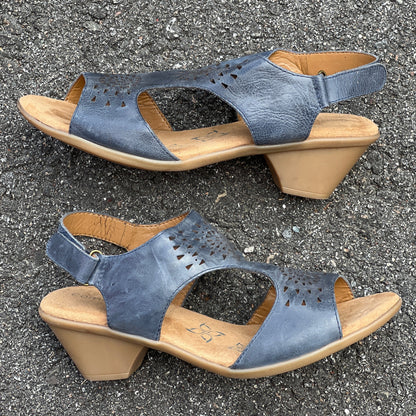 Women’s Comfortiva Felda Sandal 9.5W Blue leather