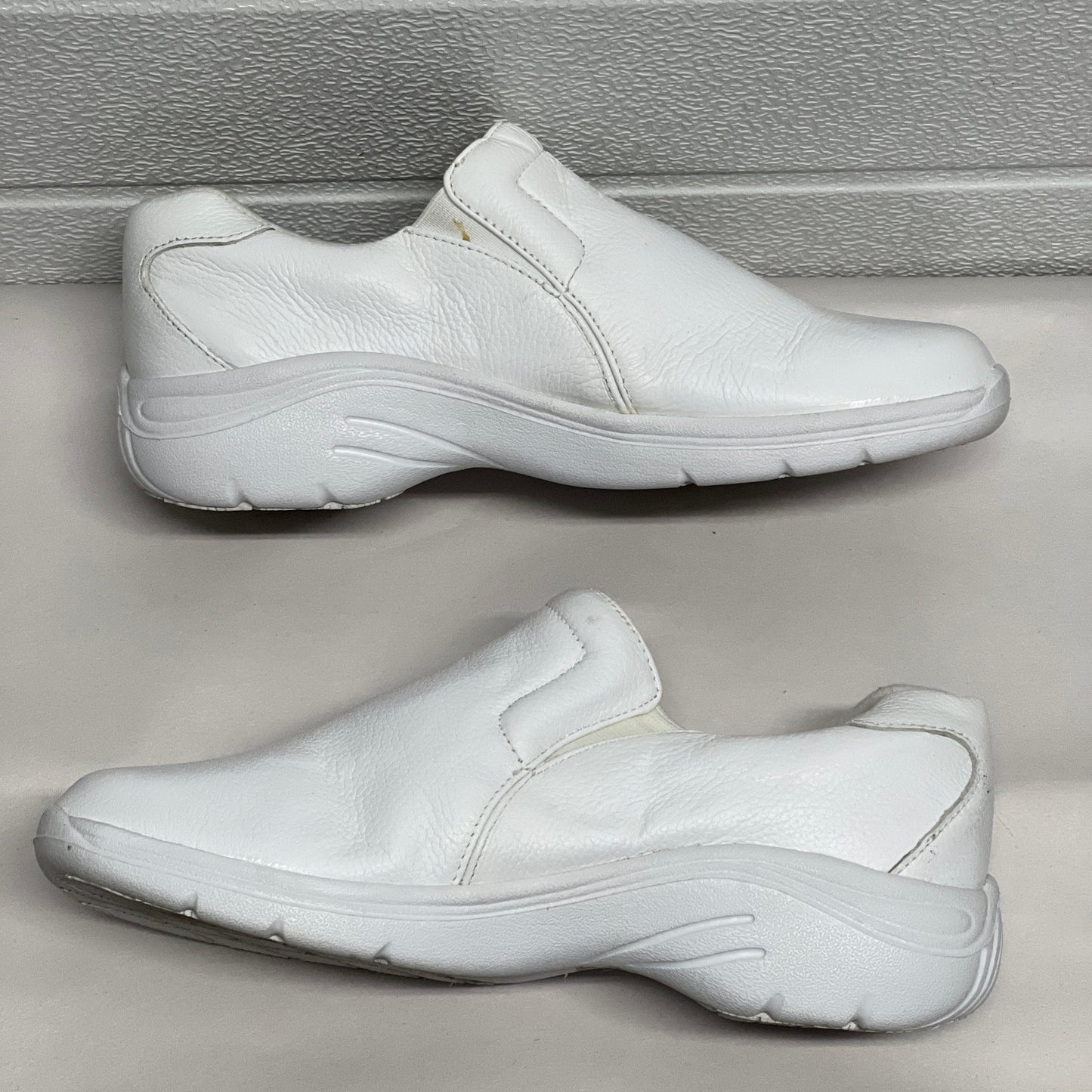 Women’s Nurse Mates Dove Twin-gore Slipon 6M White Leather