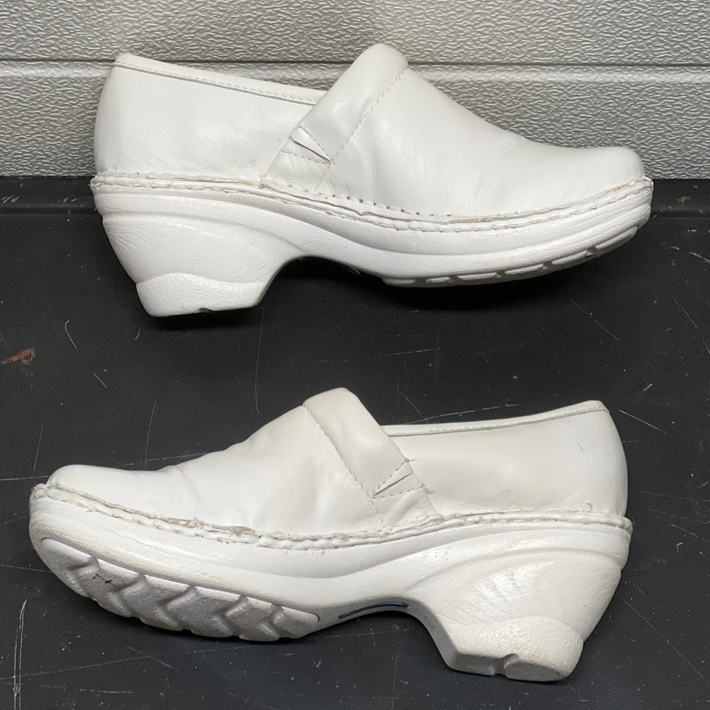 Women’s Nurse Mates Halle  Pillow Top Clog  7M White Leather