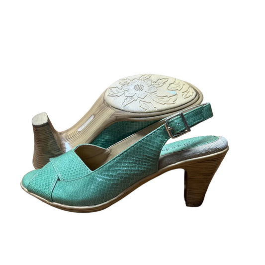 Women's SoftSpots Women's Naveah Sling Sandal 7M Coral Leather