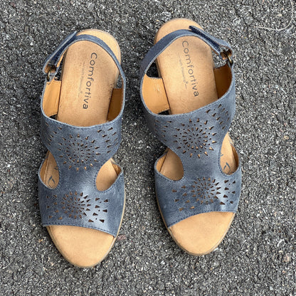 Women’s  Comfortiva Felda Sandal 6.5M Blue Leather