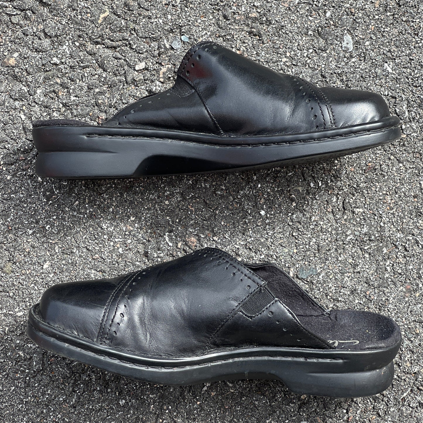 Woman’s  Clarks  Open-back Clog. 7W Black Leather