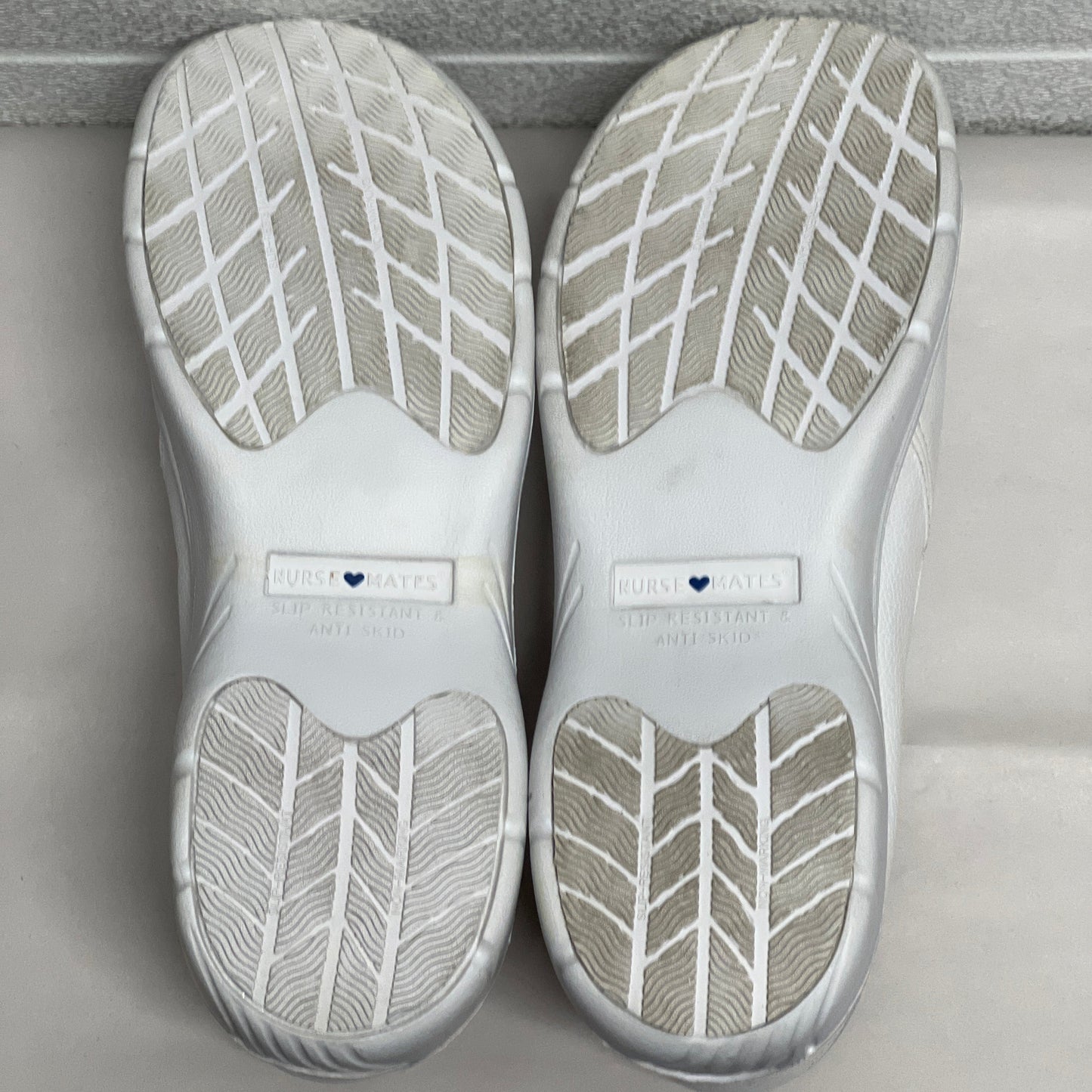 Women’s Nurse Mates Dove Twin-gore Slipon 9.5W White Leather