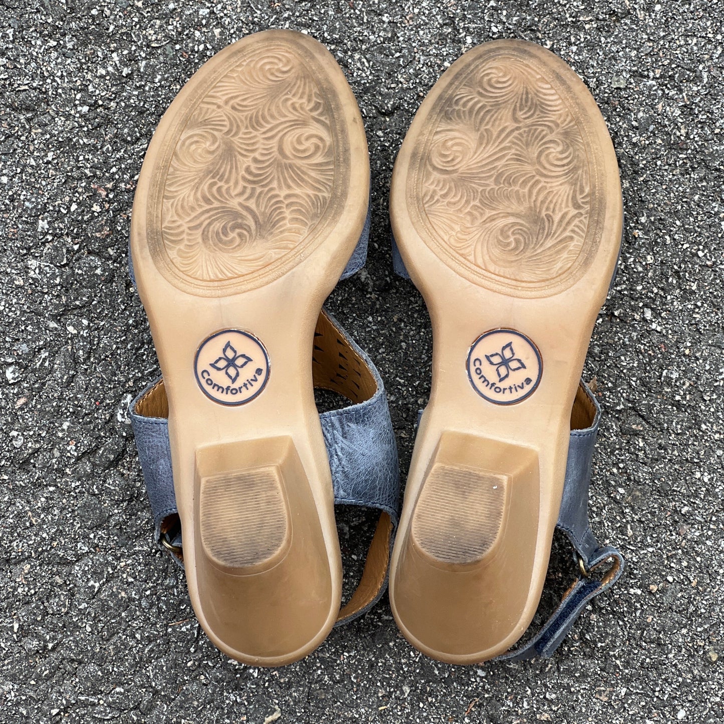 Women’s Comfortiva Felda Sandal 8M blue leather