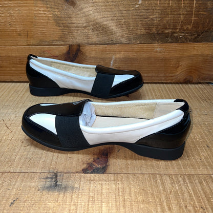 Women’s Taryn Rose - Traveler •Taurus •Elastic-gore Leather Slip on 6M  White Napa/Black Patent