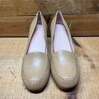 Taryn Rose • Joy  • Pump 6M Tan Leather