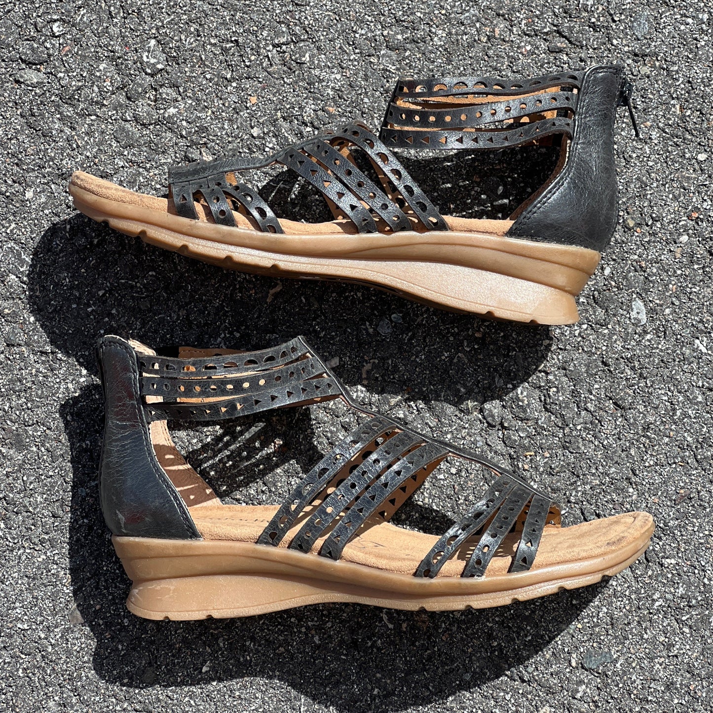 Women’s  Comfortiva Kaelin Gladiater Sandal  7.5W Black Leather