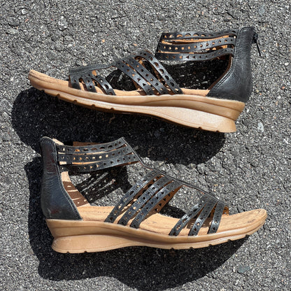 Women’s  Comfortiva Kaelin Gladiater Sandal  7.5W Black Leather