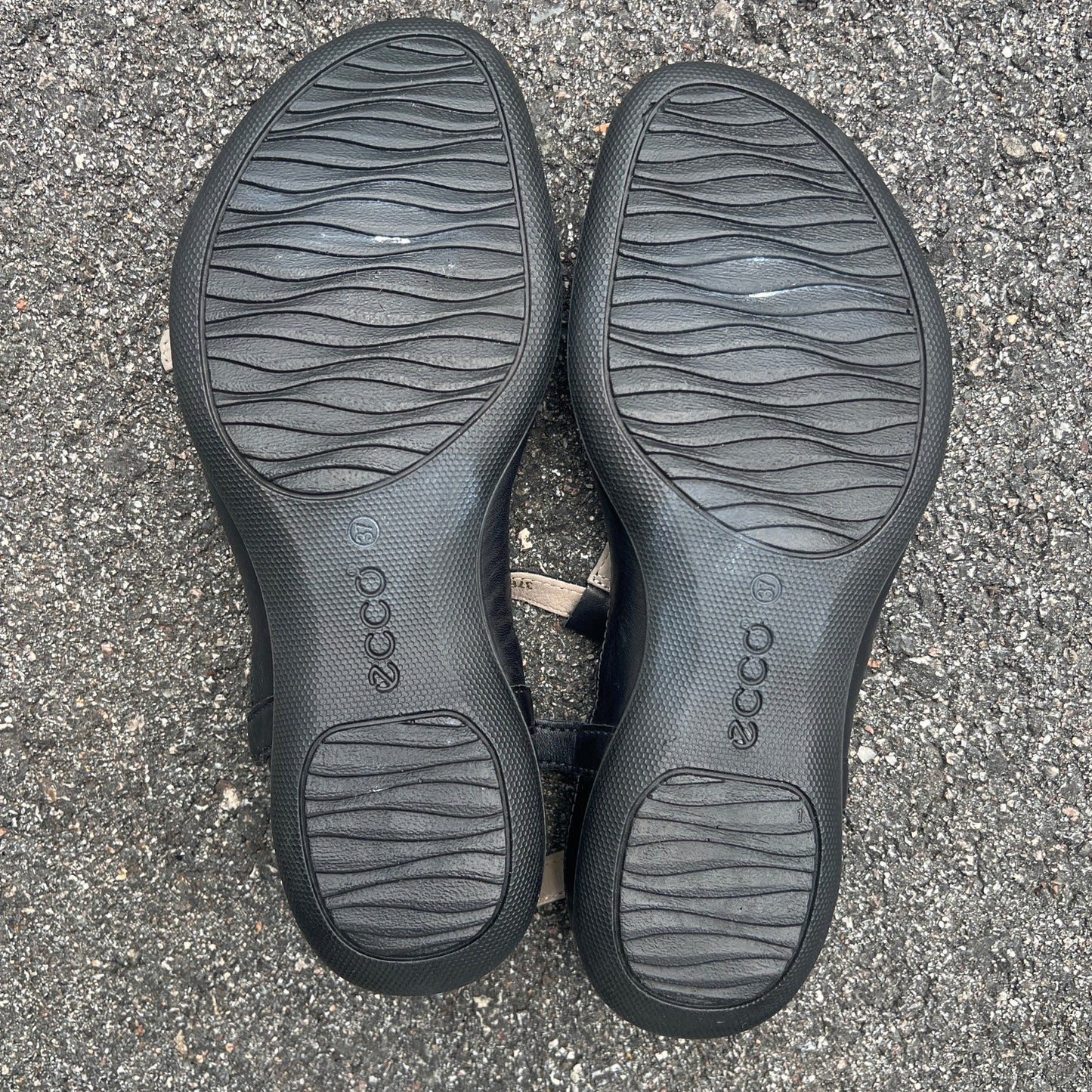 Ecco  Women's  T-Strap Sandal EU36M Black Leather