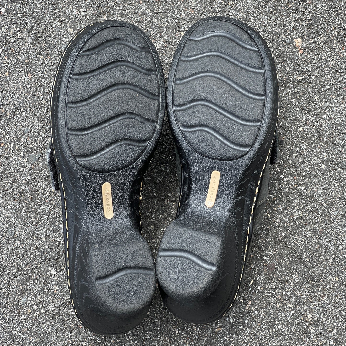 SOFTSPOTS Women's •Lina• Clog Black Leather- 8W