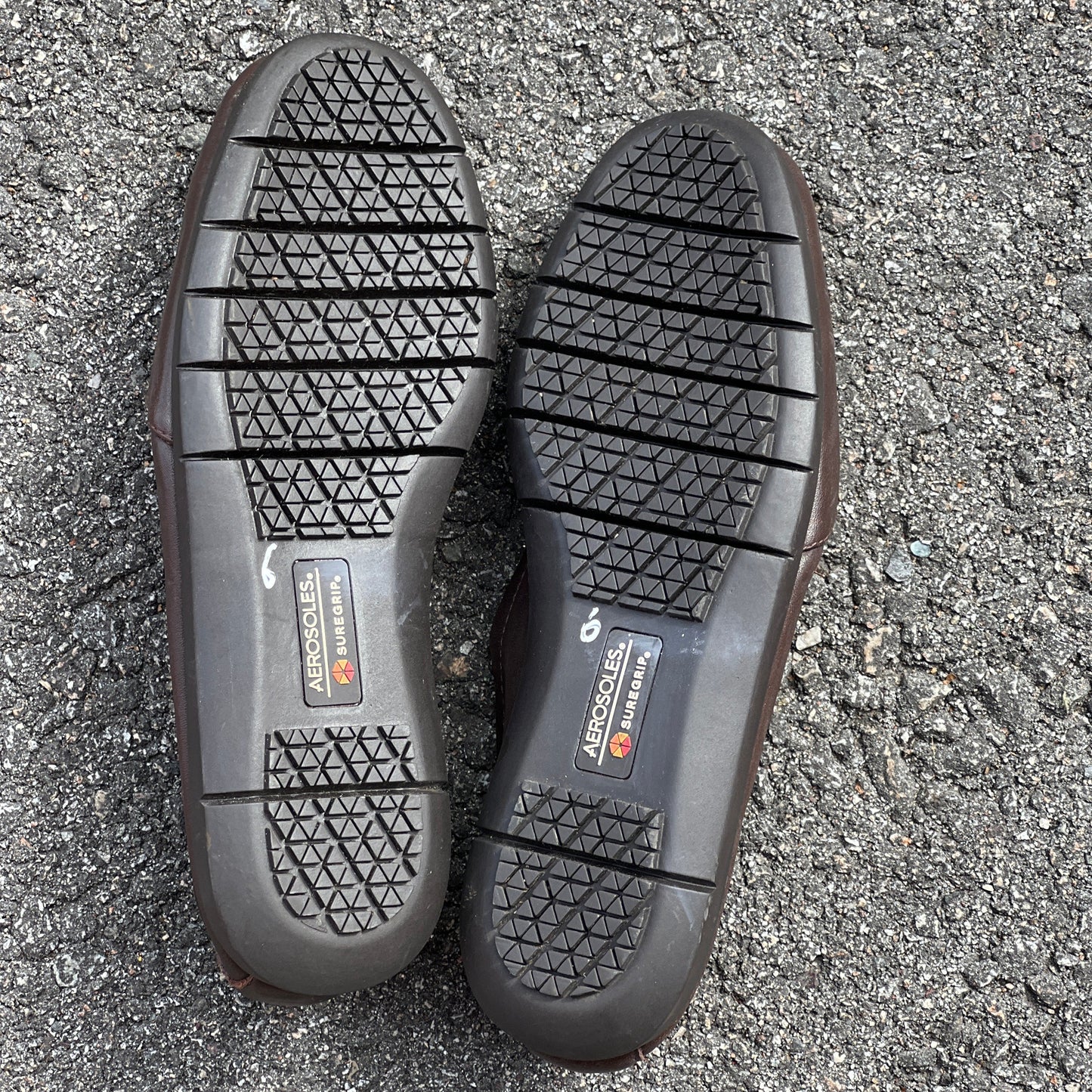 Woman’s  Aerosoles by Suregrip 6M brown leather Non-Slip Sole