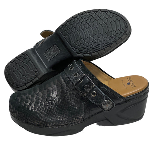 Women’s Nurse Mates Casey Pillow-top Open-back Clog 9M Black Printed Silver Scaled Leather