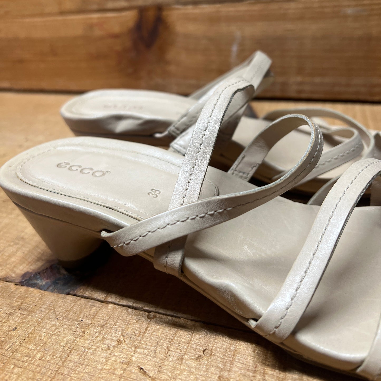 Women's Ecco low heeled toe-ring Stappy Slide 37  Beige Leather