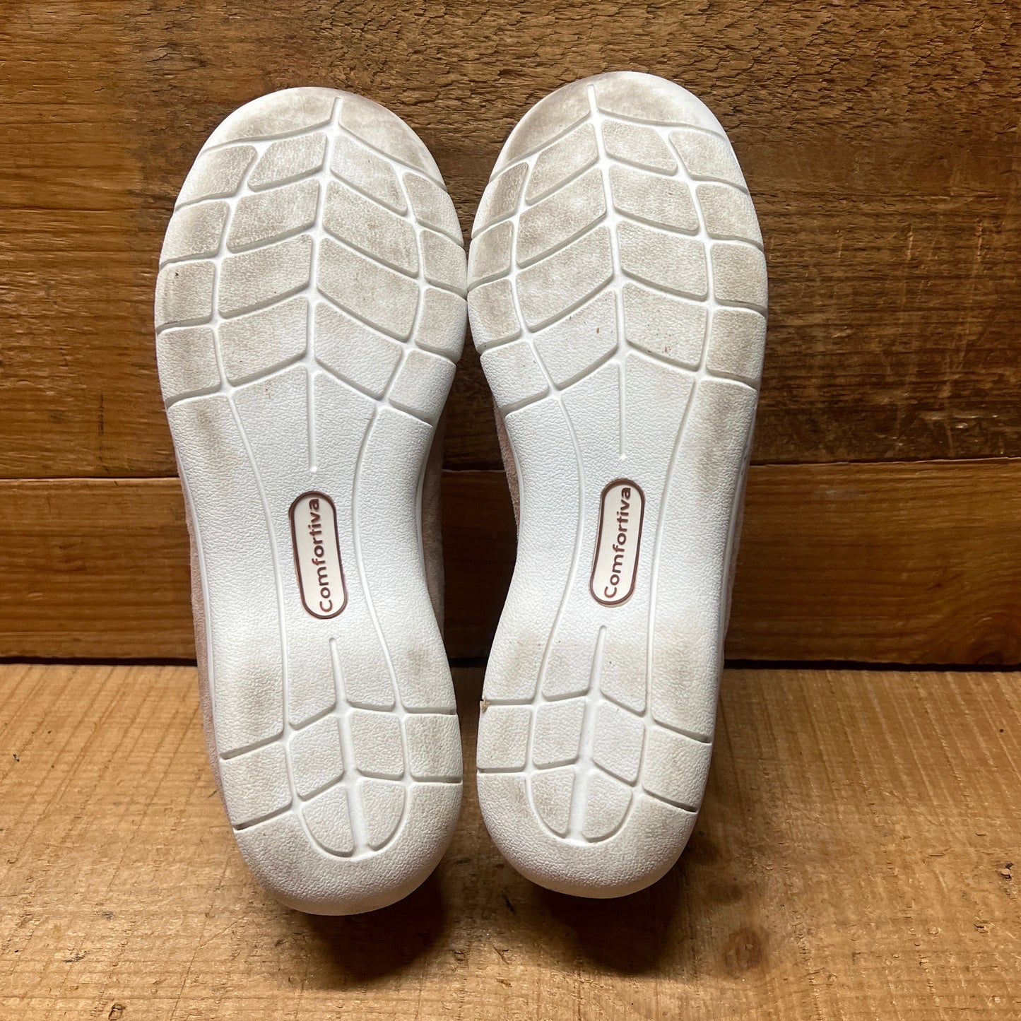 Comfortiva by SoftSpots Women’s •Tinsley•  Comfort Slip-on 8W Beige Suede leather