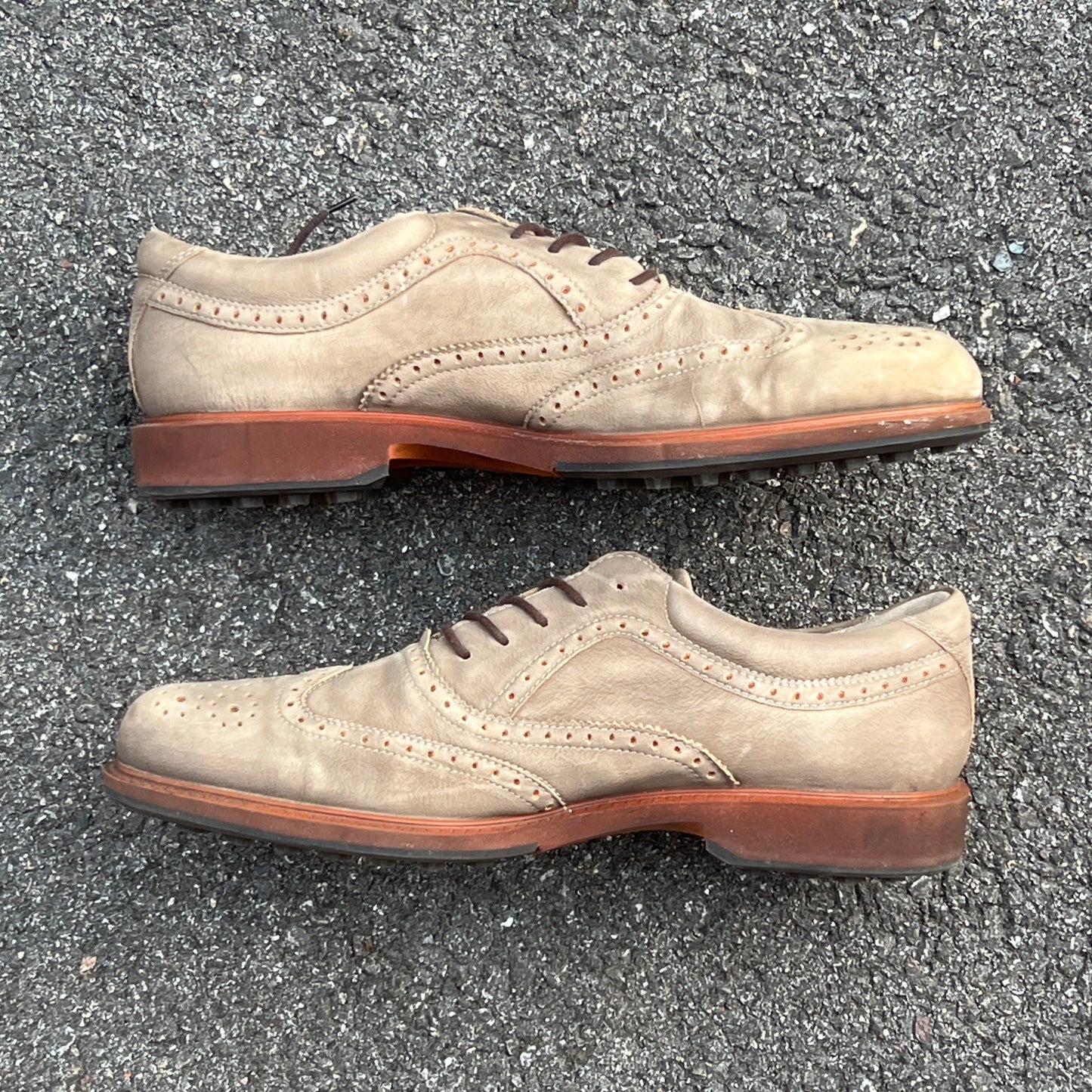 Men’s Ecco Wing-Tip  Cleat-less Golf Shoe 44EU • Taupe NuBuck • Hydromax Leather