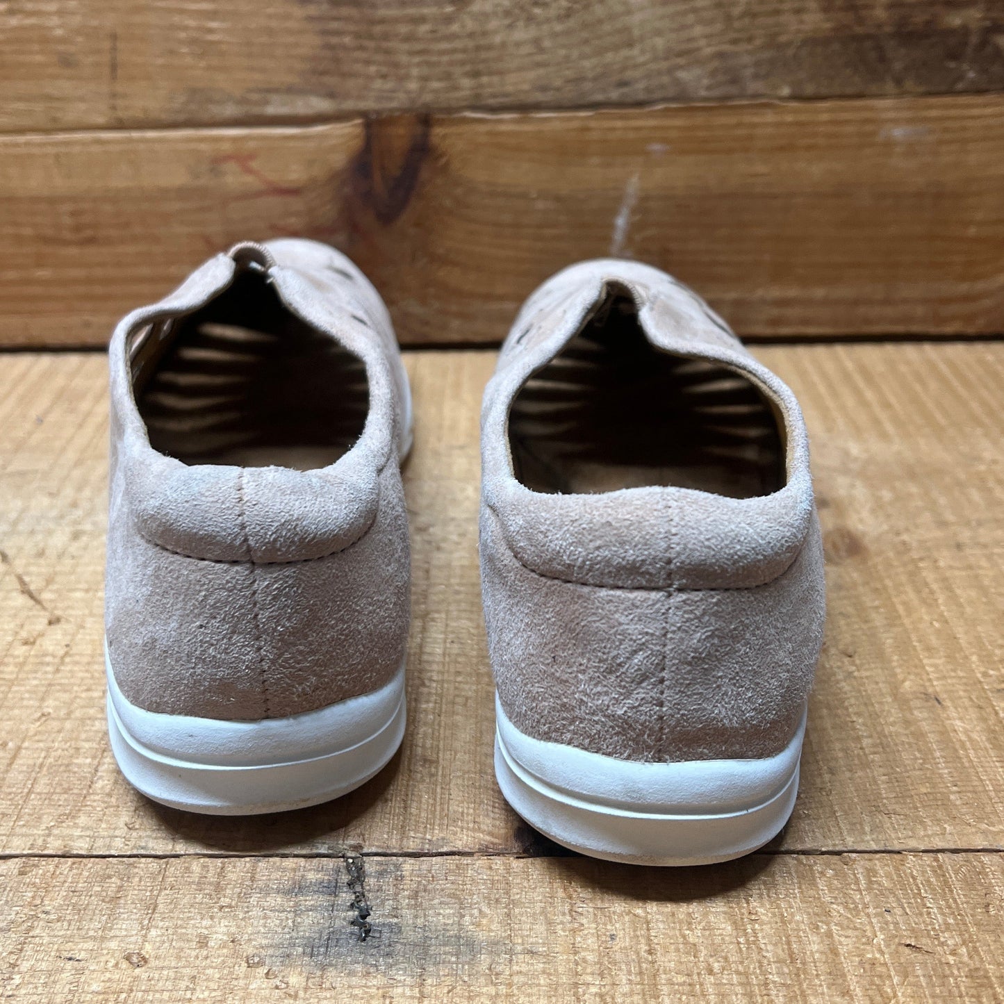 Comfortiva by SoftSpots Women’s •Tinsley•  Comfort Slip-on 8W Beige Suede leather