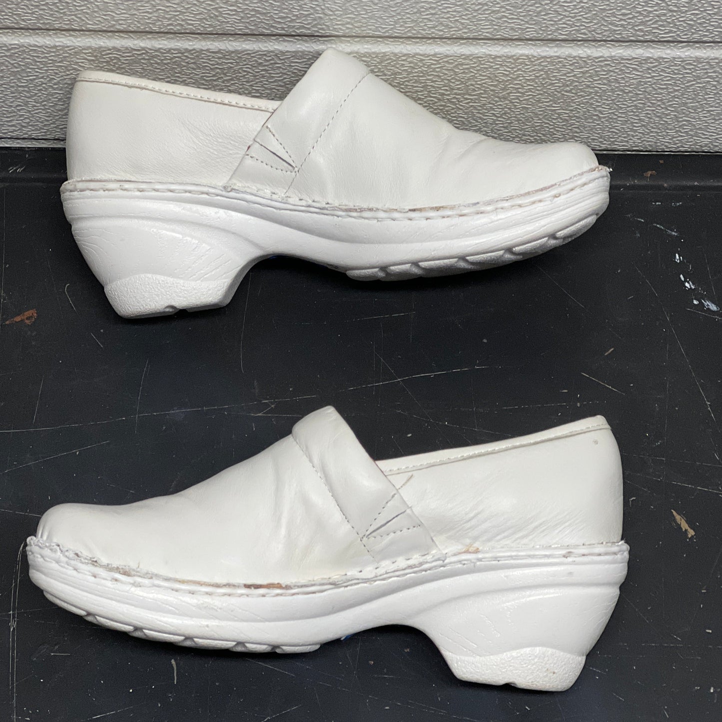 Women’s Nurse Mates Halle  Pillow Top Clog  8M White Leather