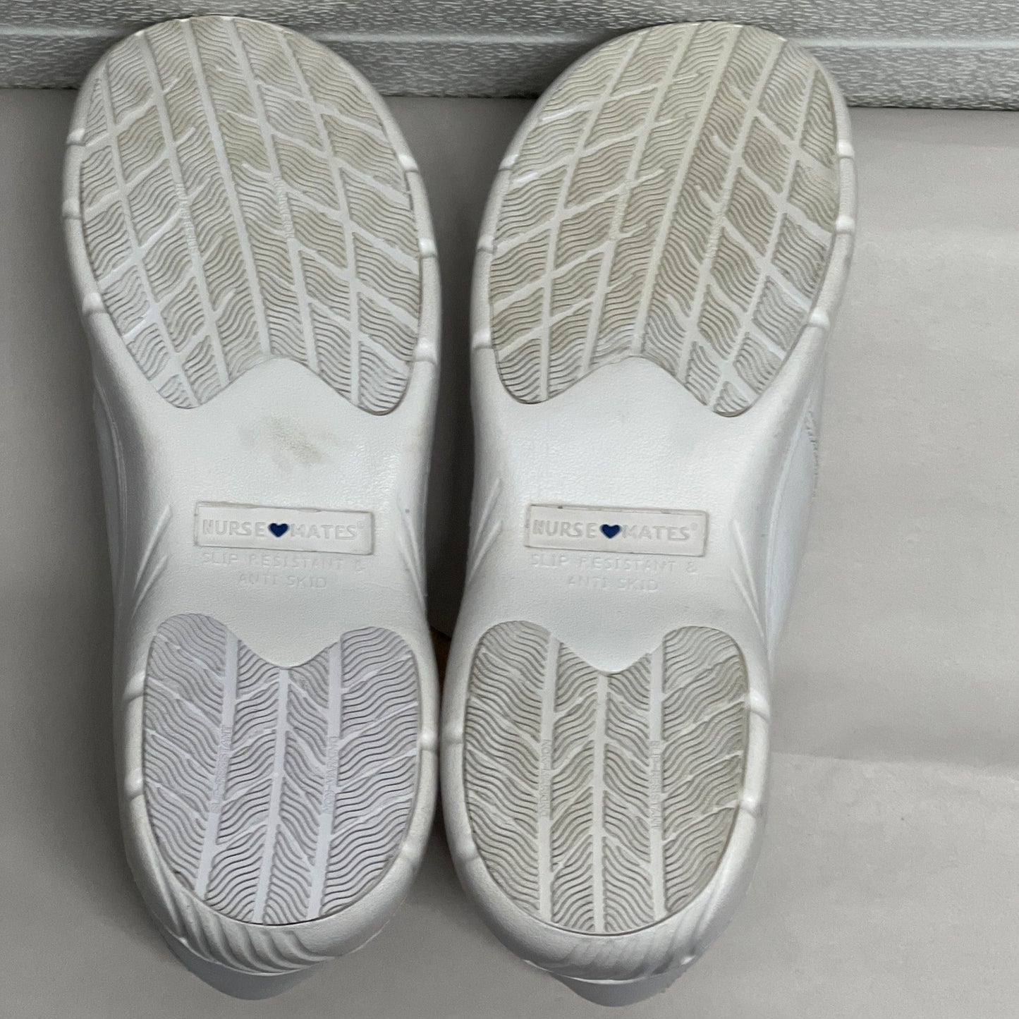 Women’s Nurse Mates Dove Twin-gore Slipon 7.5W White Leather