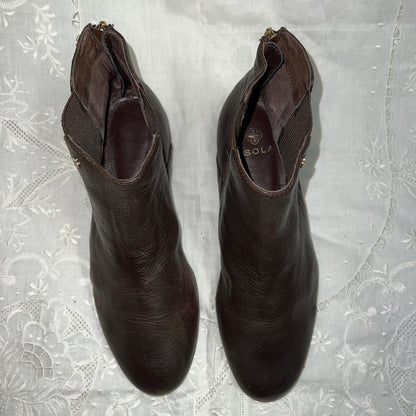 Woman’s Isola CHELSEA boot 8.5M Brown Leather