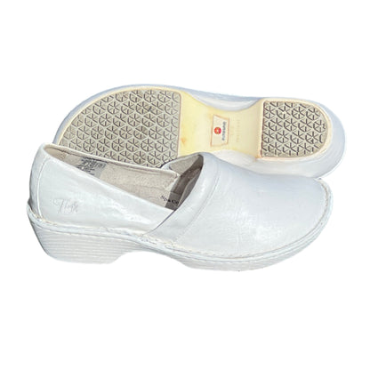 Women’s Lila Non-slip Clog by SureGrip 7.5M White Leather