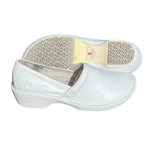 Women’s Lila Non-slip Clog by SureGrip 7.5M White Leather