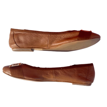 Woman’s Isola •Bricen• Signature Flat 8M Tan Leather