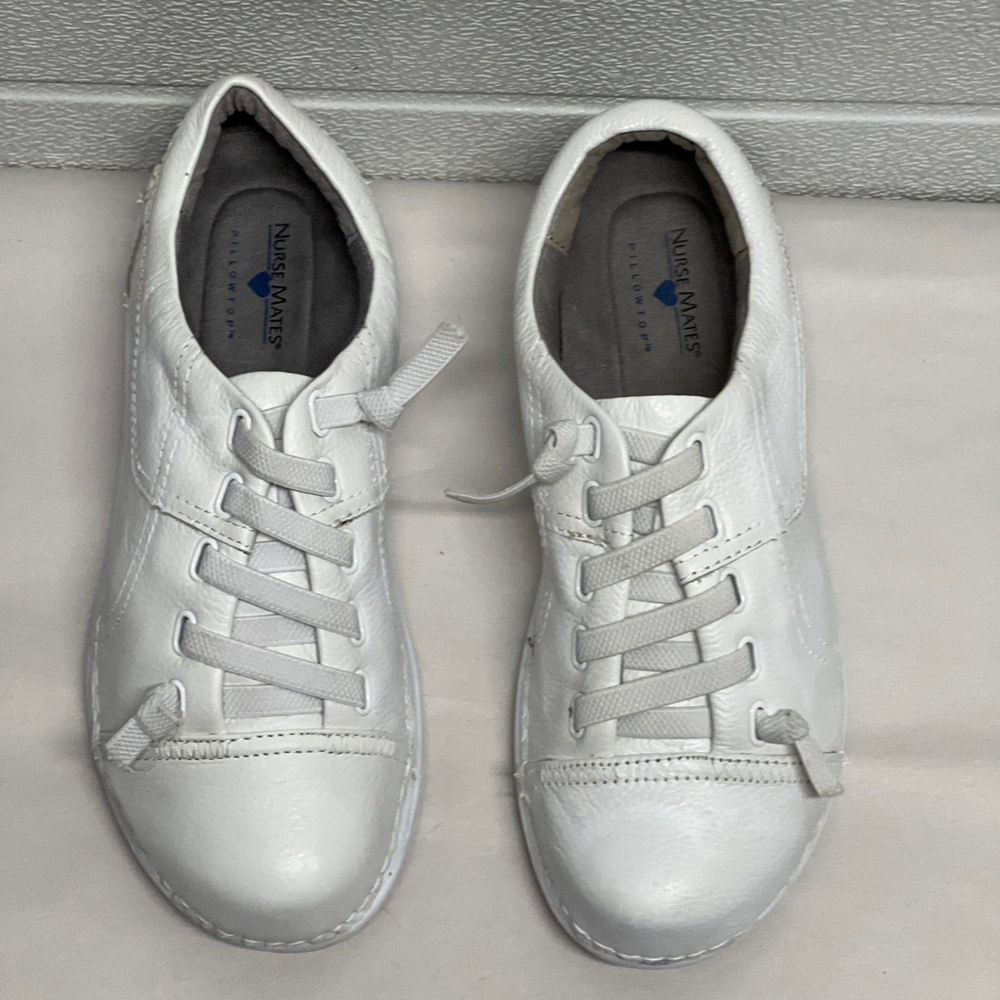 Women’s Nurse Mates Tibby pillowTop lightweight stretch laced Cap toe 6.5W White Leather