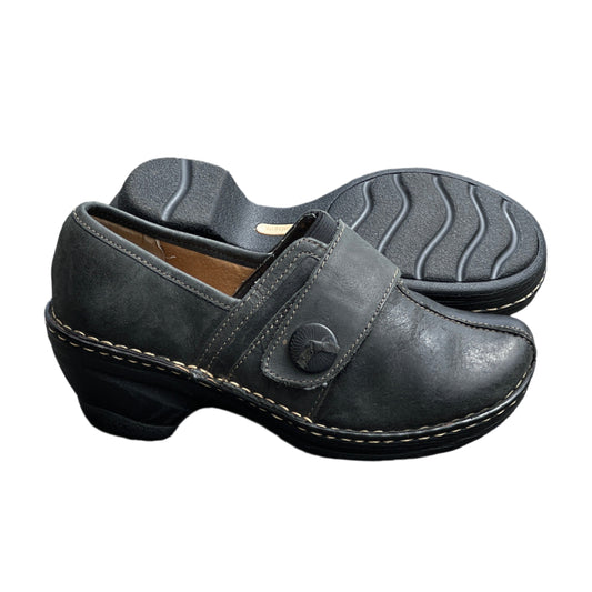 SOFTSPOTS Women's •Lina• Clog Black Leather- 8W