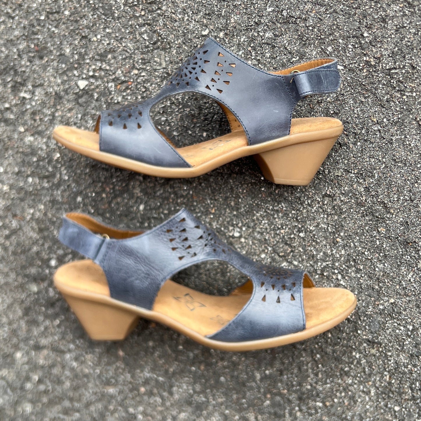 Women’s Comfortiva Felda Sandal 8M blue leather