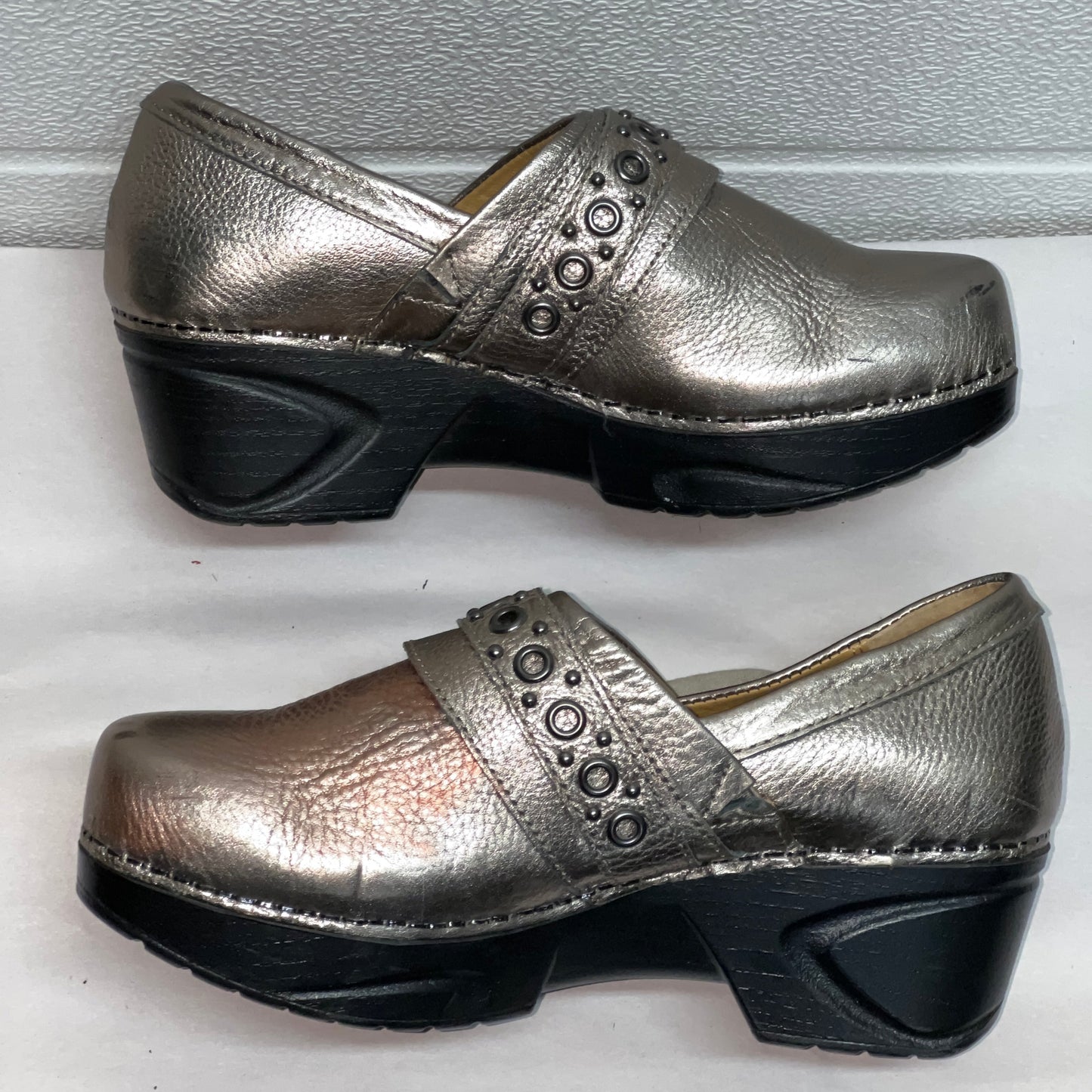 Women’s Nurse Mates chelsea  Pillow-top Clog 7M Anthracite Leather